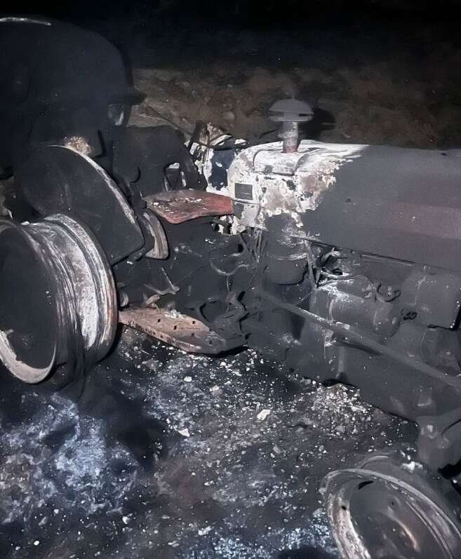 Traktör Alevlerin Arasında Kaldı Bir Şahıs Son Anda Kurtarıldı 2